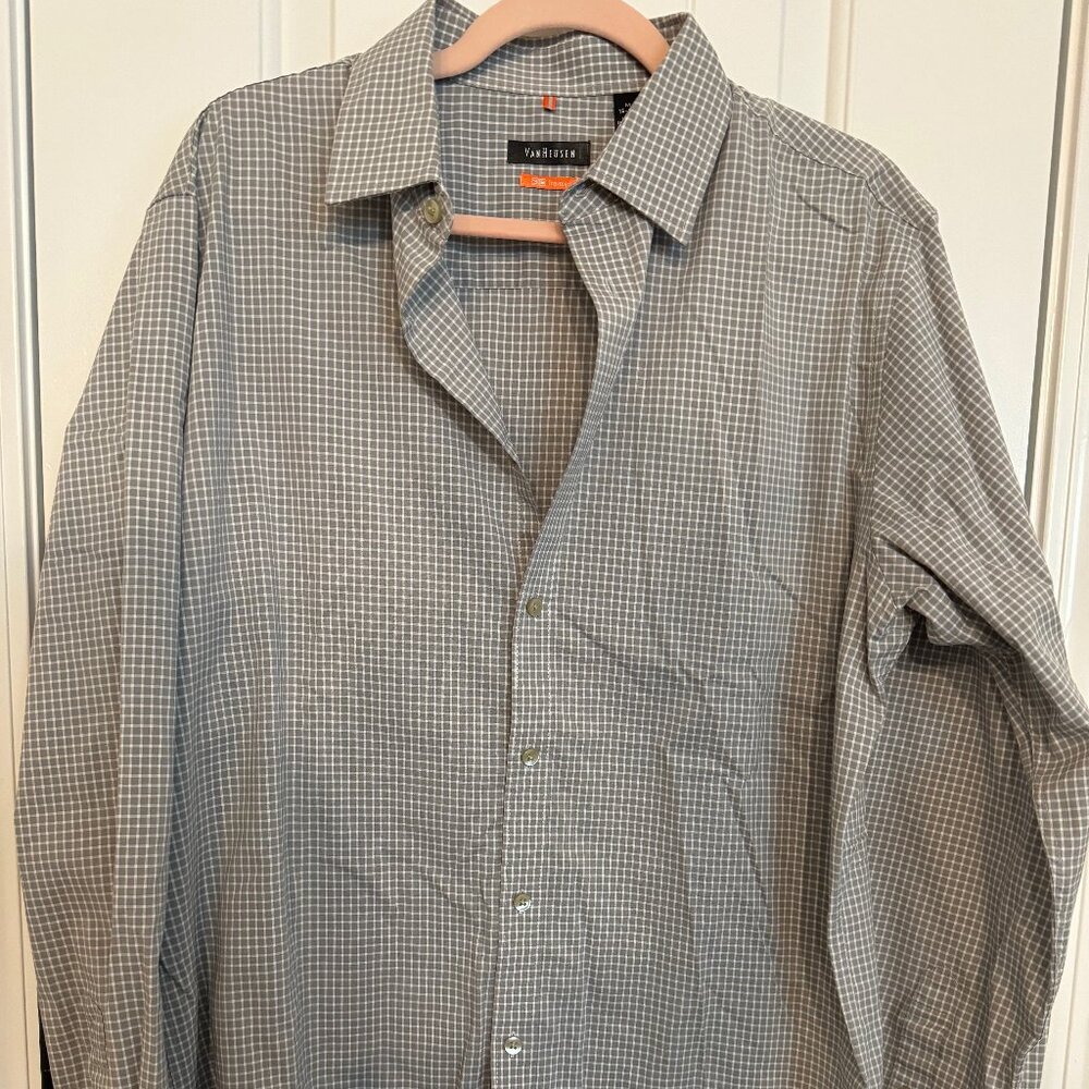 NEW AND NEVER WORN Mens VanHeusen Button-Up Oxford